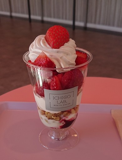いちごパフェ