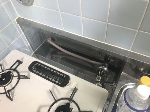 ガスコンロの奥の隙間