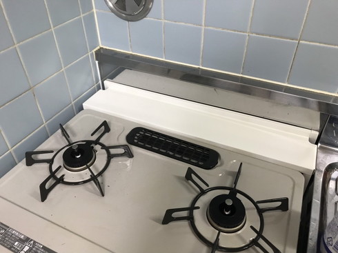 ガスコンロの奥の隙間