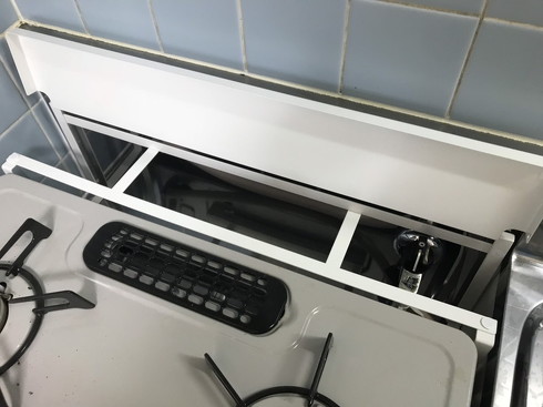 ガスコンロの奥の隙間