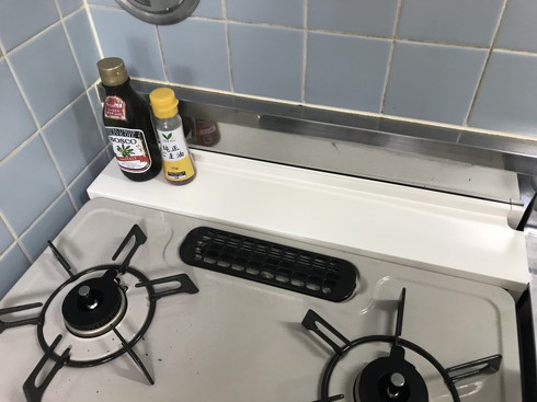 ガスコンロの奥の隙間