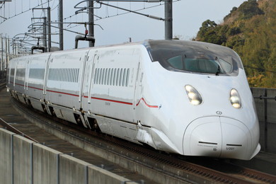 九州新幹線を走る800系新幹線