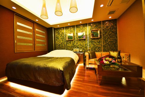 ラブホテル　寿司　部屋　SARA