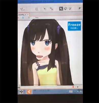 眉間にしわを寄せる美少女