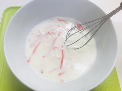 徐々に牛乳を足す