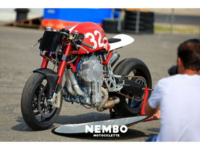 Nembo バイク 上下逆