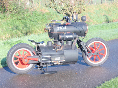 上下逆さまのエンジンが特徴