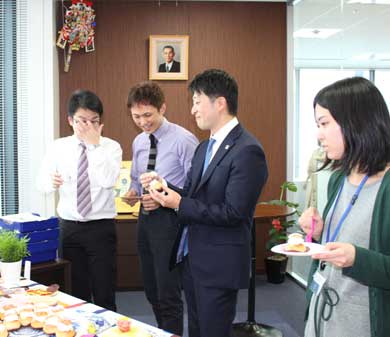 ヨックモック 50周年 社内 福利制度 おやつの時間