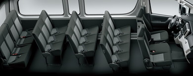 最大17人乗りの広い車内空間
