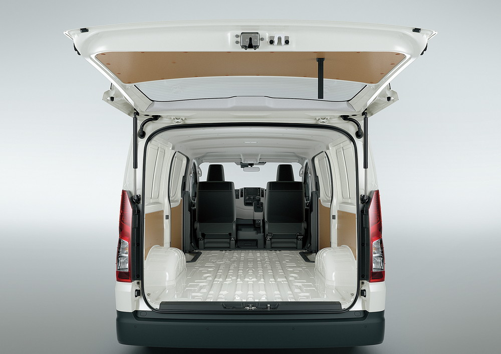 ハイエース 海外 新型