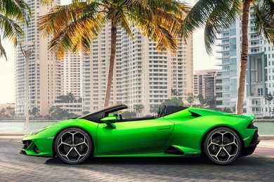 電動油圧式のソフトトップは約17秒で開く