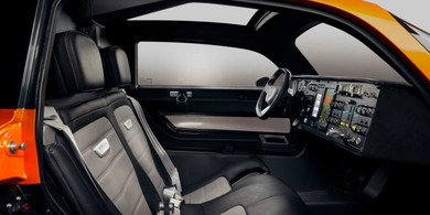 コクピットはヘリコプター寄り？