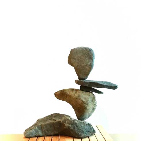 河原 石を積む ロックバランシング 池西大輔