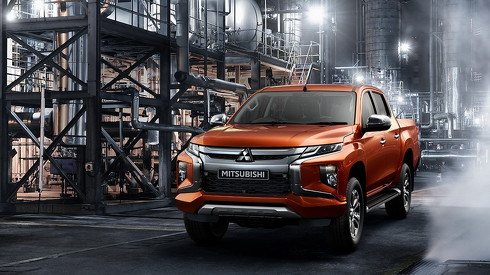 デリカ顔になった新型「トライトン」