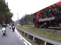 鉄道とバイクの「隼」が仲良く鳥取を疾走　若桜鉄道「隼ラッピング列車」が新デザインでリニューアル