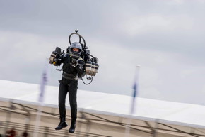 空飛ぶバイク Speeder JetPack