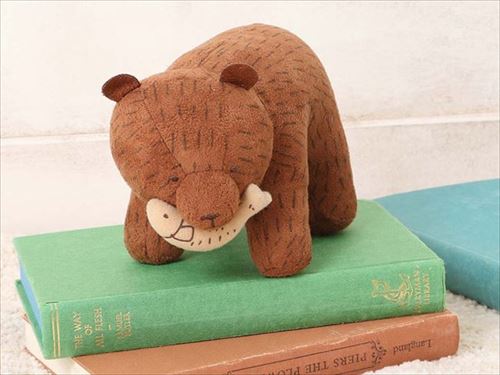 木彫りのくまぬいぐるみ