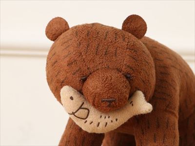 木彫りのくまぬいぐるみ