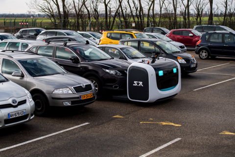 Stan 駐車場 管理 ロボット 空港