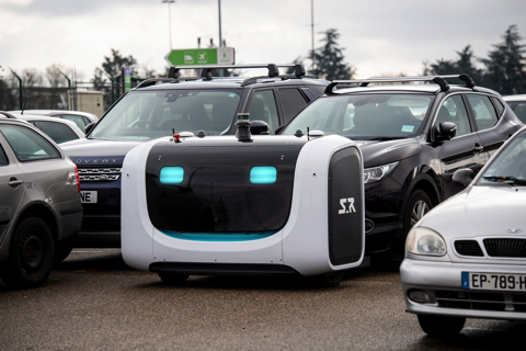 Stan 駐車場 管理 ロボット 空港