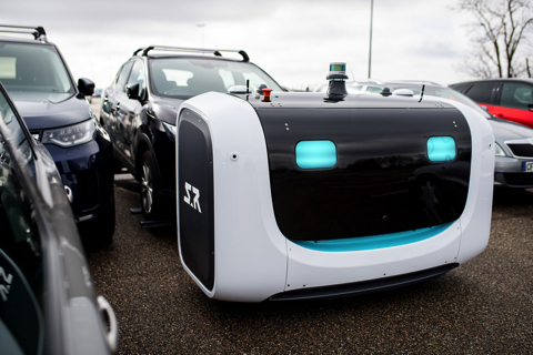 Stan 駐車場 管理 ロボット 空港