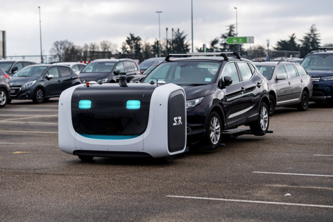 Stan 駐車場 管理 ロボット 空港