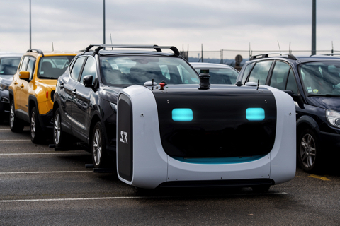 Stan 駐車場 管理 ロボット 空港