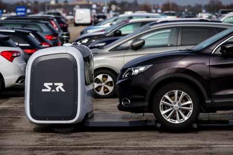 Stan 駐車場 管理 ロボット 空港