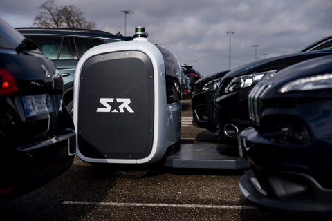 Stan 駐車場 管理 ロボット 空港