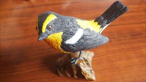 木彫りの鳥