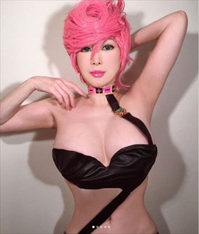 叶姉妹 叶美香 コスプレ メローネ ジョジョの奇妙な冒険 黄金の風 ディ・モールト