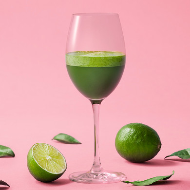 グリーンティーとライムのカクテル