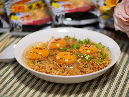 卵を四つがぐでちきに