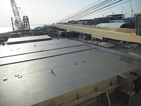 しらせ前部甲板