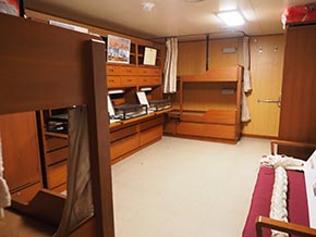 しらせの観測隊室