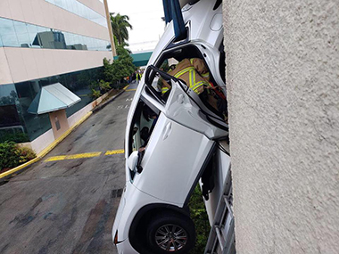 海外 事故 レクサス NX 奇跡