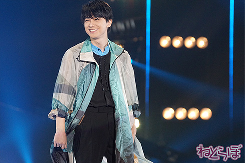 吉沢亮 今田美桜 ロエベ イビサ カップル お似合い elle