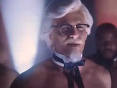 タンクトップを破るカーネルおじさん……！ 米KFCの「母の日」動画