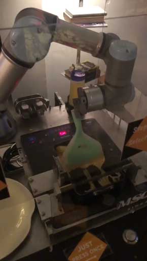 ホテル 全自動 オムレツ マシーン シンガポール ロボット アーム 料理 かわいい