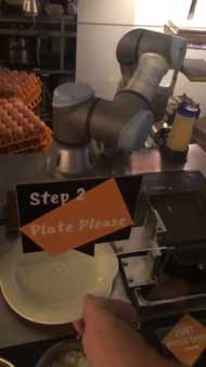 ホテル 全自動 オムレツ マシーン シンガポール ロボット アーム 料理 かわいい