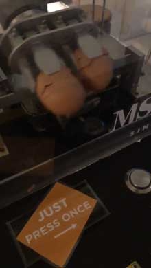 ホテル 全自動 オムレツ マシーン シンガポール ロボット アーム 料理 かわいい