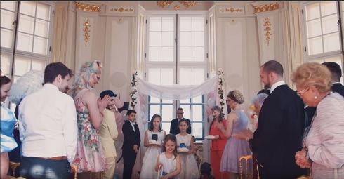 シリとアレクサの結婚式