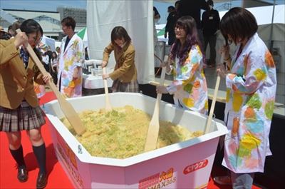 ペヤングソースやきそば超大盛