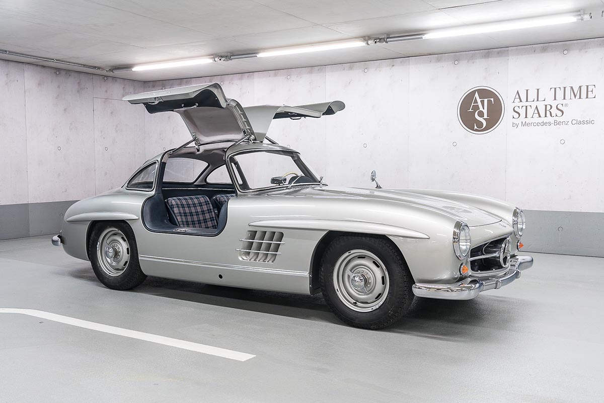 博物館クラスの希少車「メルセデス・ベンツ 300SL」がイタリアの