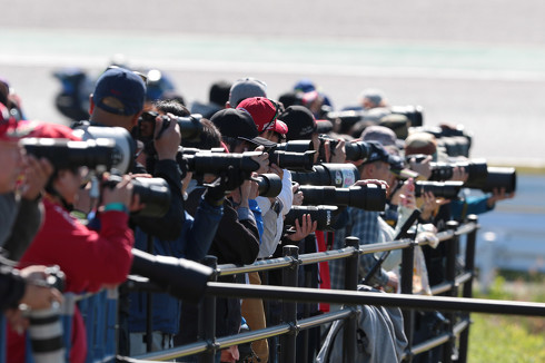レーシングカー 流し撮り 方法