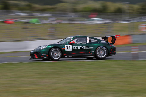 レーシングカー 流し撮り 方法