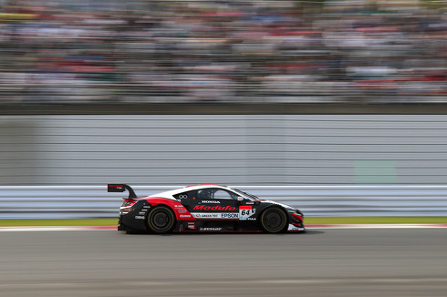 レーシングカー 流し撮り 方法