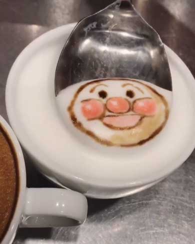アンパンマン ラテアート 新しい顔