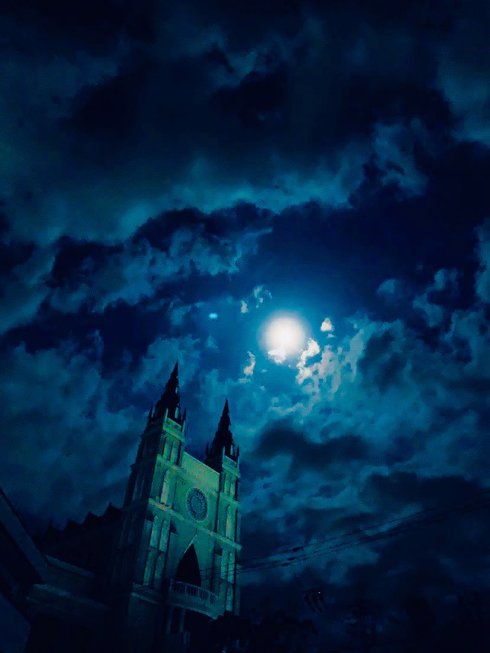 悪魔城ドラキュラ 結婚式場 iPhone 写真 マリベールスパイア