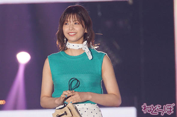Rakuten GirlsAward 2019 S／S：渡邉理佐の投げキッスを激撮